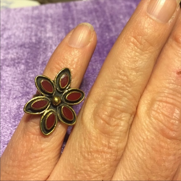 Sunahara Red Gold Tone Flower Midi Ring NWOT 3 - Picture 2 of 2